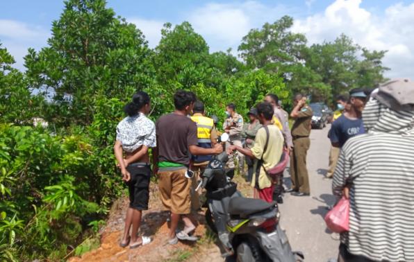 Survey lokasi Kepala Dinas PUPR bersama Staff Balai Provinsi.