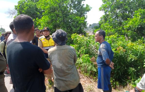 Survey lokasi Kepala Dinas PUPR bersama Staff Balai Provinsi.